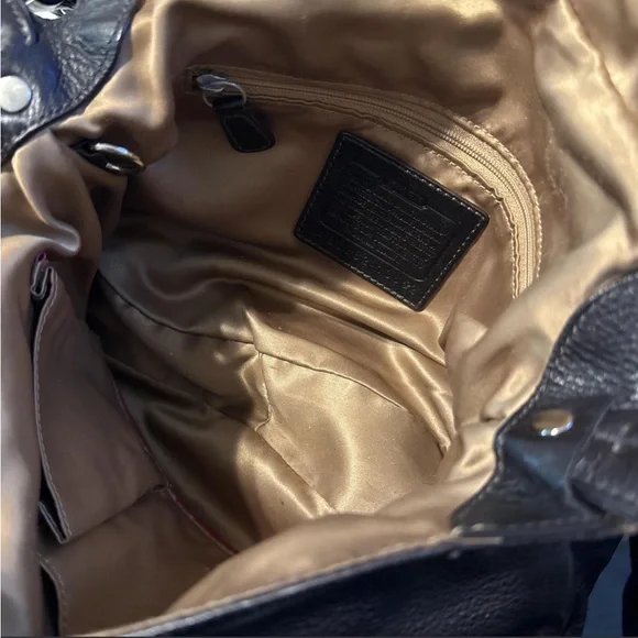 Coach Elegant Black Leather Shoulder Bag - Picture 5 of 8